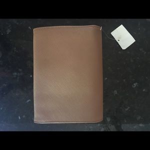 NWT Sandra Roberts , excellent condition, 7.5”x6”